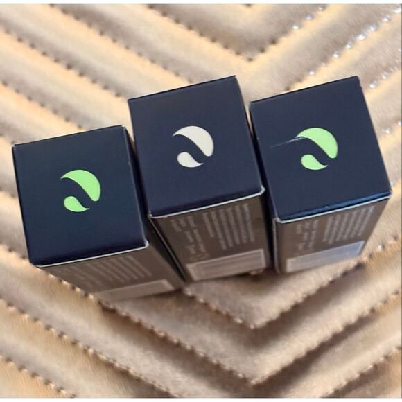 CUROLOGY - NWT - Lip Balm Bundle of 3 (2 Mint and1 Vanilla). One-Handed Tubes - Picture 12 of 16